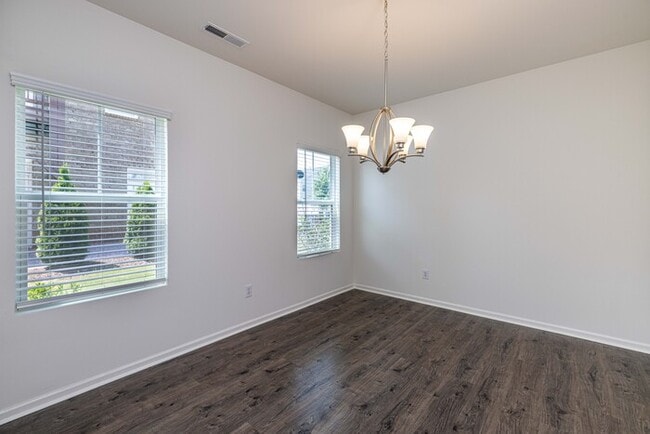 Building Photo - 3 Bedroom Townhome Bonterra Village AVAILA...