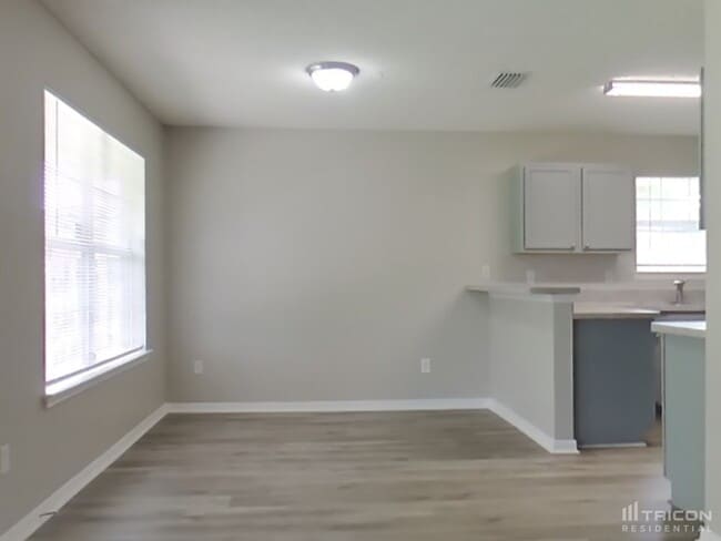 Building Photo - 2727 Fox Creek Dr E
