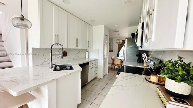 Building Photo - 2265 NW 170th Ave