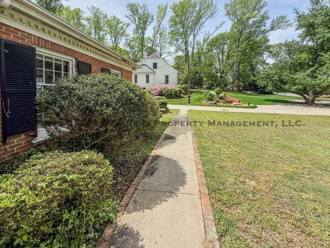 Building Photo - 500 Ashworth Rd