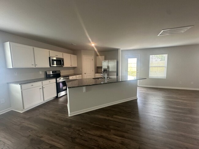 Building Photo - 191 Hornet Dr