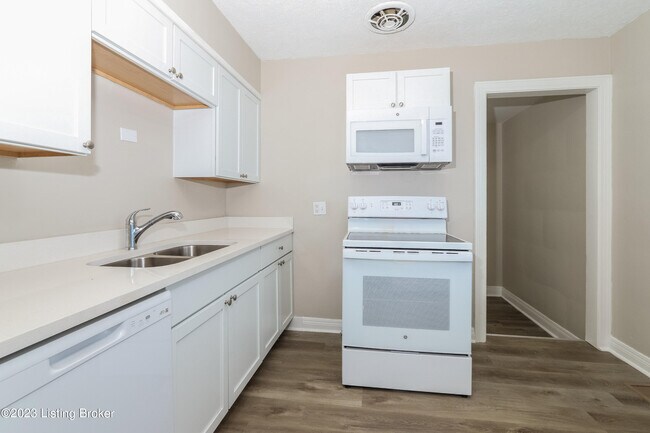 Building Photo - 2112 McCloskey Ave