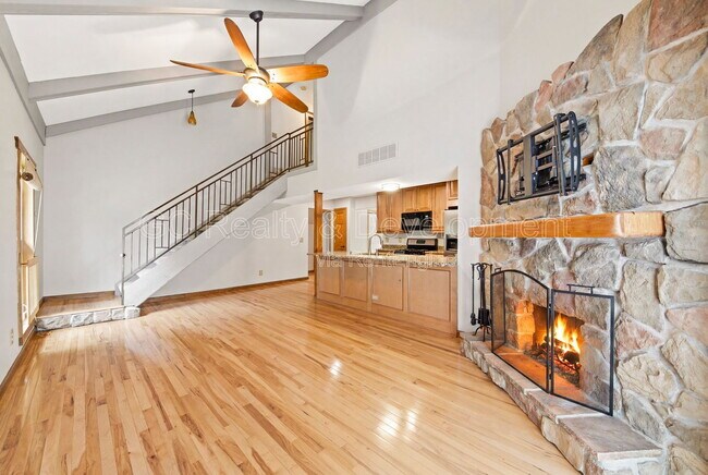 Building Photo - 938 Canterbury Dr