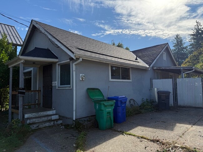 Building Photo - 5726 NE Wygant St