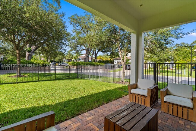 Building Photo - 3472 Emerson Dr