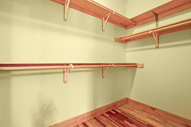 Building Photo - 912 E 51st St