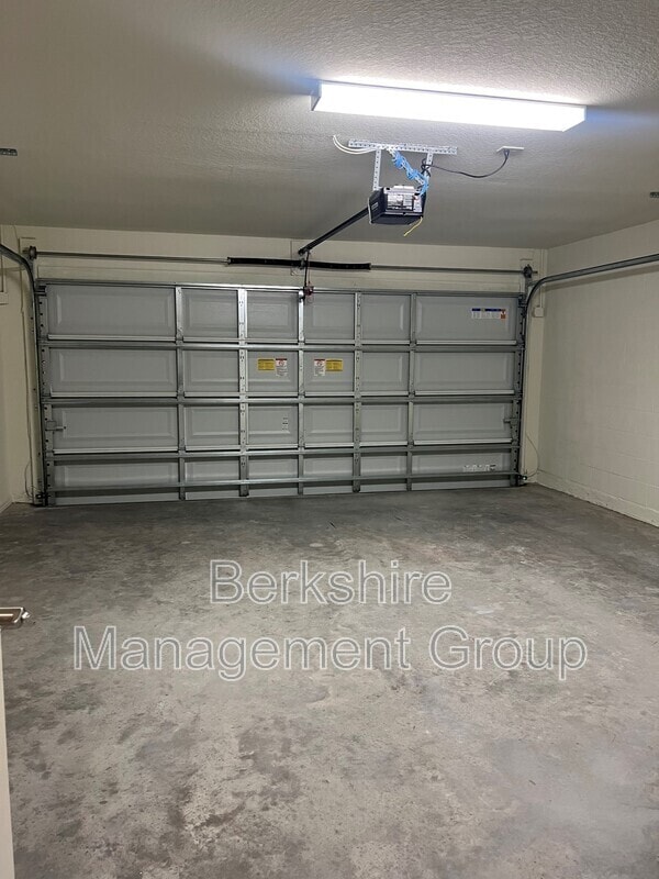 Building Photo - 1136 Brook Meadow Dr