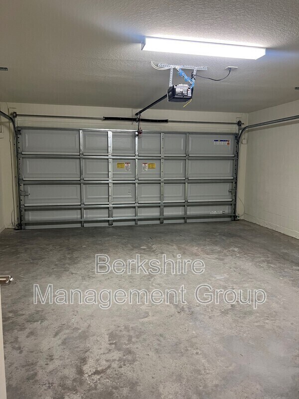 Building Photo - 1142 Brook Meadow Dr