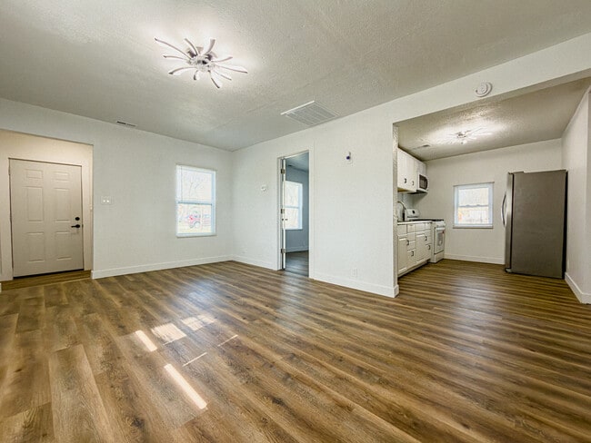 Building Photo - 612 Atwood Ave