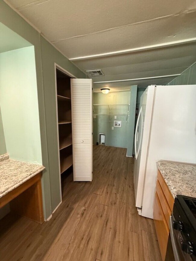 Building Photo - 3 Bedroom Spacious Home - Contact Property Pros