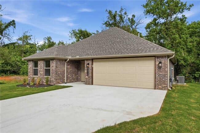 Building Photo - 1315 Valley Dr
