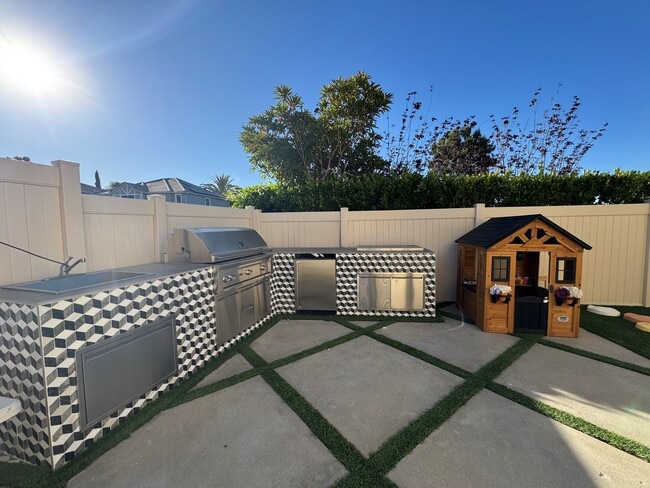 Building Photo - 11610 Eldridge Ave