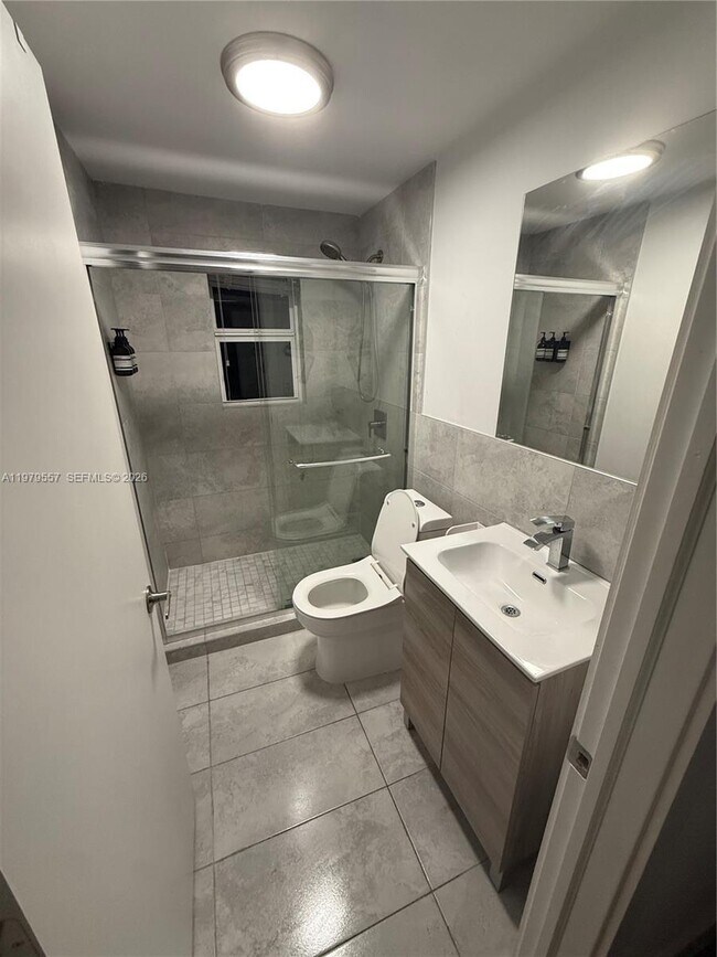 Building Photo - 2020 Washington St