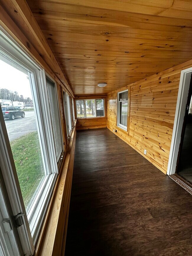 Building Photo - 240 E Main St