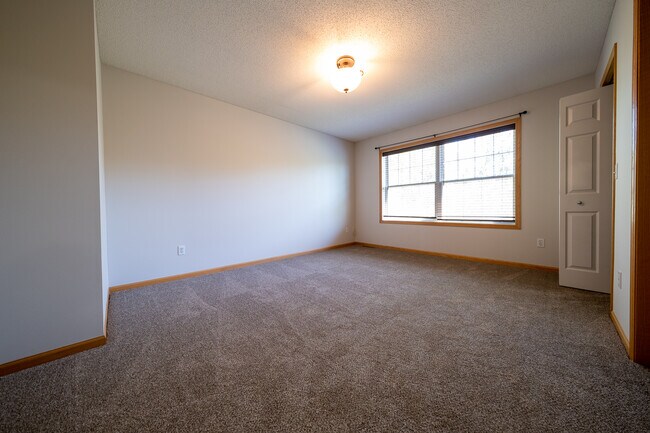 Building Photo - 12101 Waconia Cir NE