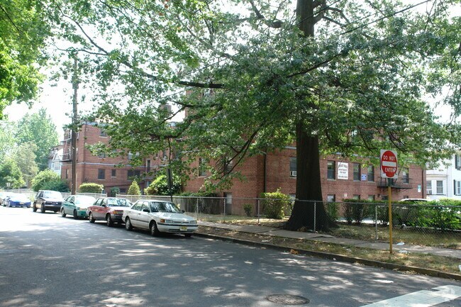 Primary Photo - Jeffrey Garden Apartments