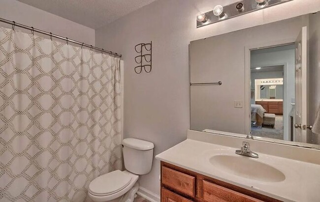 Building Photo - 189 Hester Woods Dr