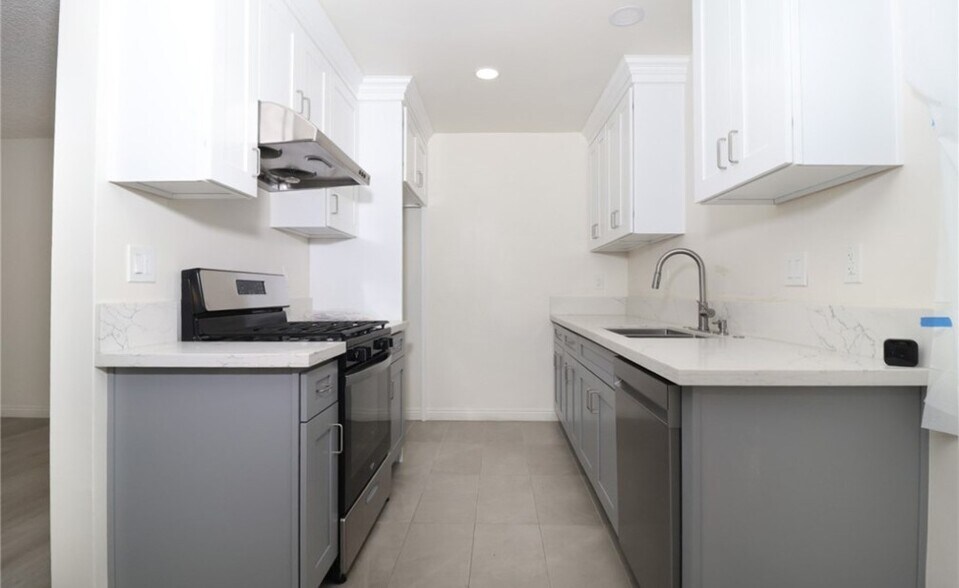 Building Photo - 2309 Johnston St