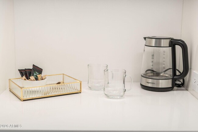 Building Photo - 6587 N Palmeraie Blvd