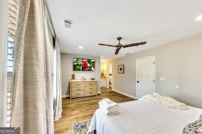 Building Photo - 1018 Falling Valley Ct SE