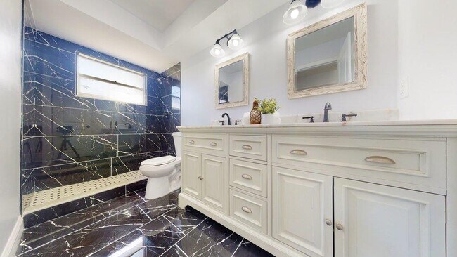 Building Photo - 10 Coral Reef Ct S