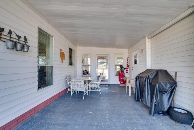 Building Photo - 1621 Magnolia Ave