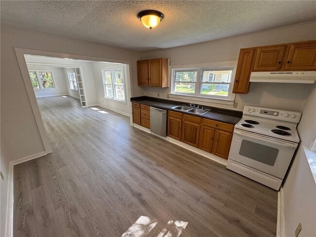 Building Photo - 904 Pansy Ct