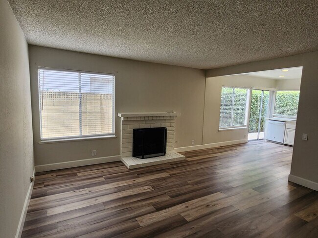 Building Photo - Beautiful Single Story in Mission Viejo