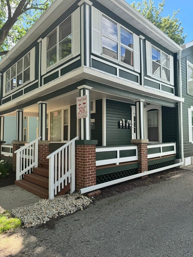 Building Photo - 412 W Washington Ave