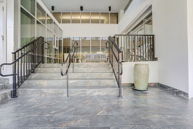 Building Photo - 531 N Ocean Blvd