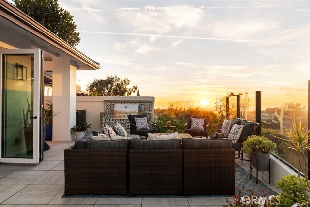 Building Photo - 10 Soto Grande Dr