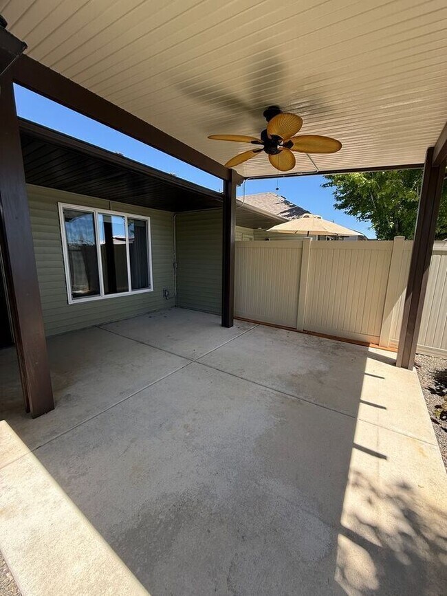 Building Photo - 2839 E Apricot Dr