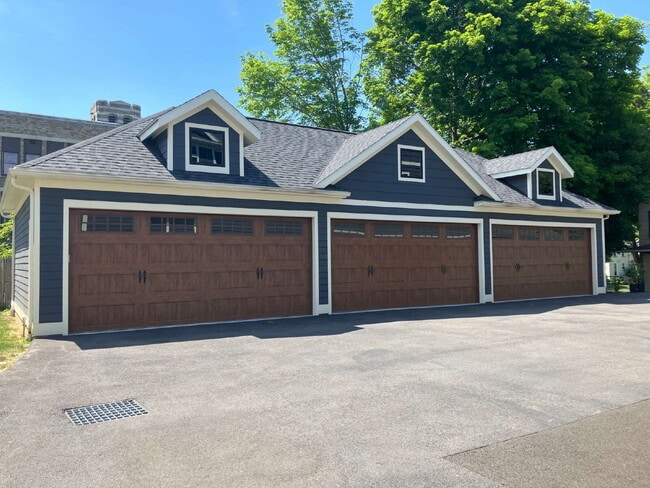 Building Photo - Luxury 1 BR in Fairport Village Available November 2026