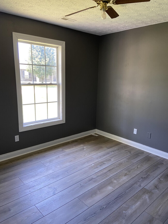 Building Photo - 127 Copperfield Way