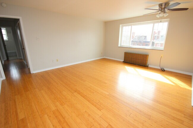 Building Photo - 261 S Winebiddle St