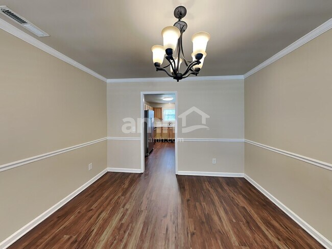 Building Photo - 1038 Vanguard Dr