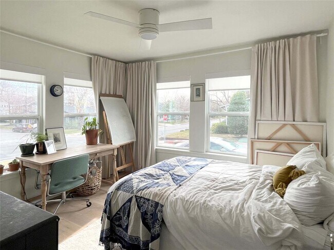 Building Photo - 4800 Duval St