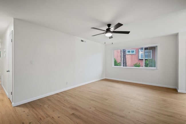 Building Photo - 441-443 Pheasant Ln - 443 Pheasant Ln. Santa Rosa, CA 95403