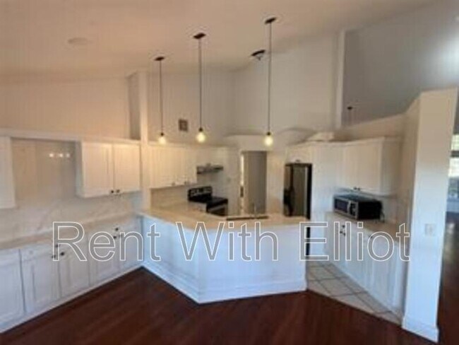 Building Photo - 2633 Bogota Ave