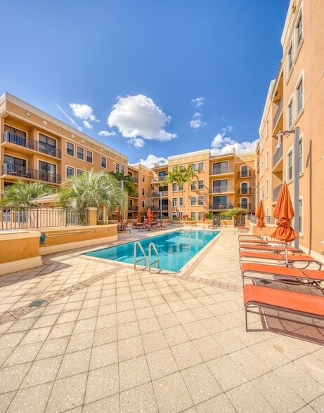 Building Photo - 511 Lucerne Ave