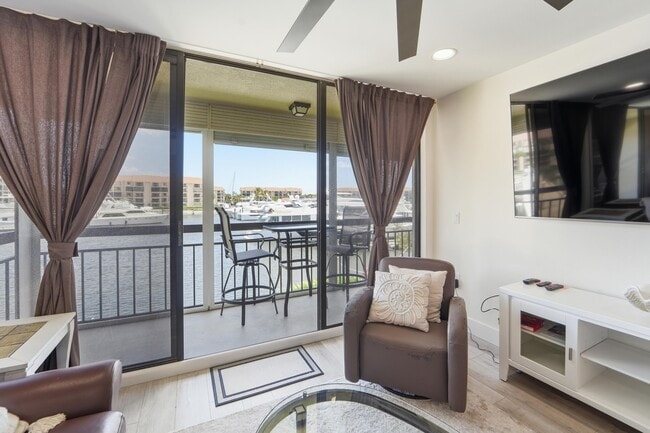 Building Photo - 2501 Marina Isle Way