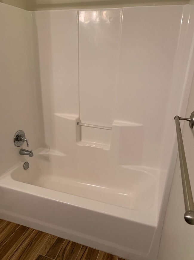 Building Photo - VERY NICE! 2/2/2