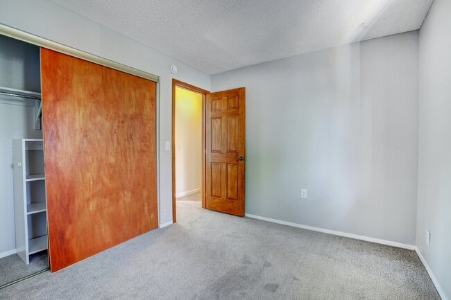 Building Photo - $3,200.00 - 3 Bedrooms, 2 Bathrooms, Singl...