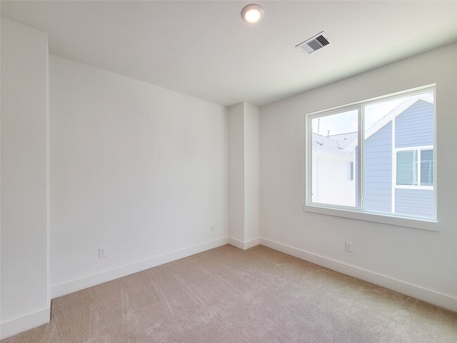 Building Photo - 1542 W Tidwell Rd