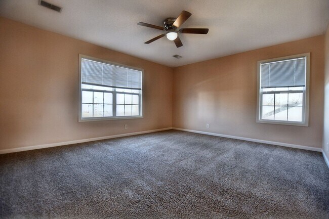 Building Photo - Pet Friendly Three Bedroom with Bonus!