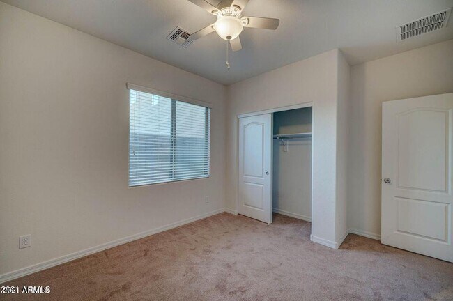 Building Photo - 4582 W Crescent Rd