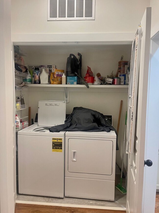 Building Photo - Beautiful Craftsman home near Duke!