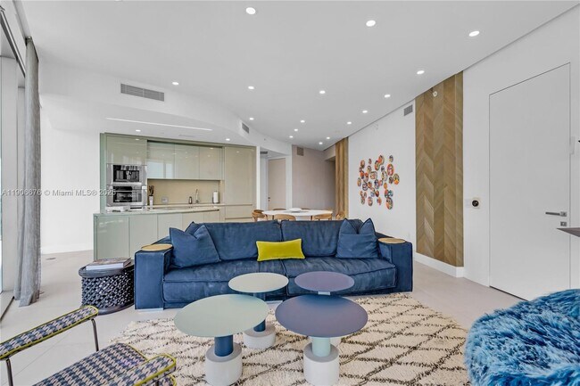 Building Photo - 18975 Collins Ave