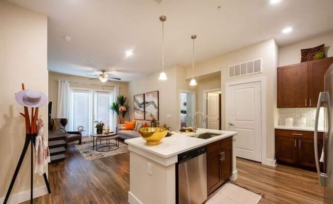 Building Photo - 2 bedroom in Houston TX 77009