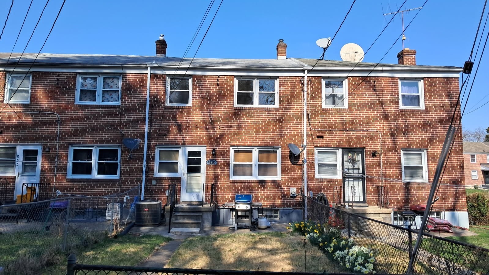 Building Photo - 855 Reverdy Rd